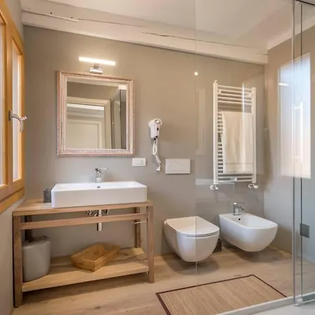 Elite Stunning Venetian Apt. Close Accademia Venice